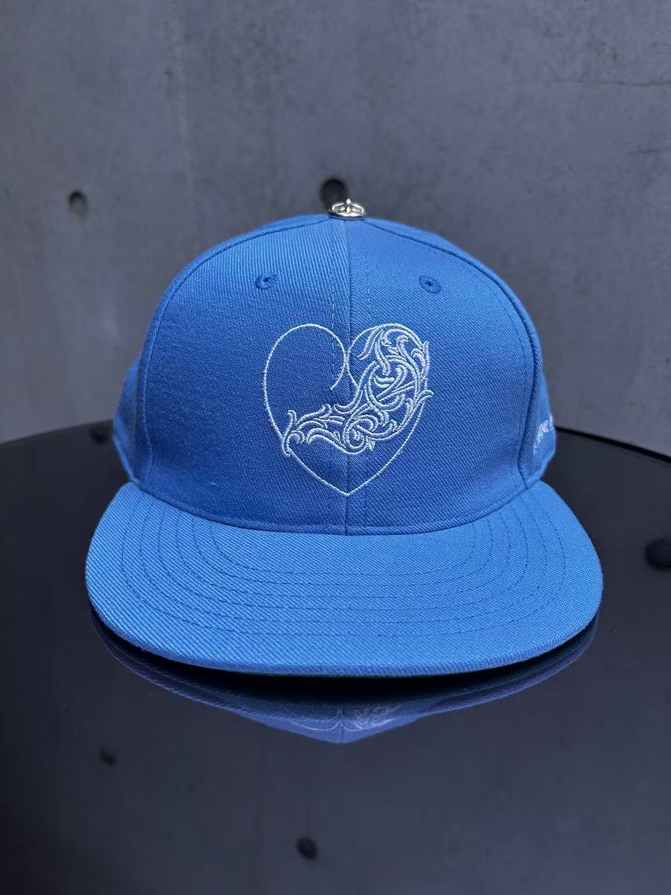 ホワイト ハート A 刺繍 ベースボールキャップ アミパリス ハート刺繍