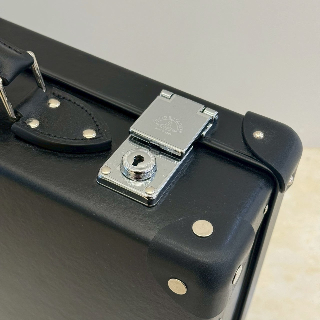 GLOBE TROTTER 007 Attache Case Black
