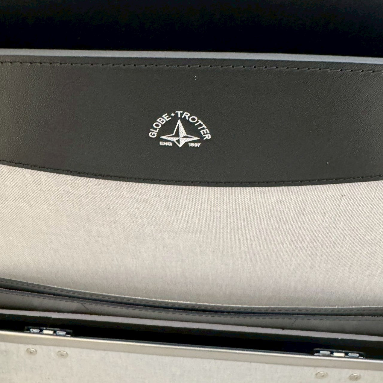 GLOBE TROTTER 007 Attache Case Black